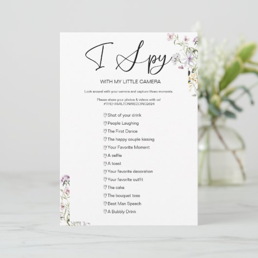 Capture the Liebe I Spy Wedding Game Einladung (Stehend Vorderseite)