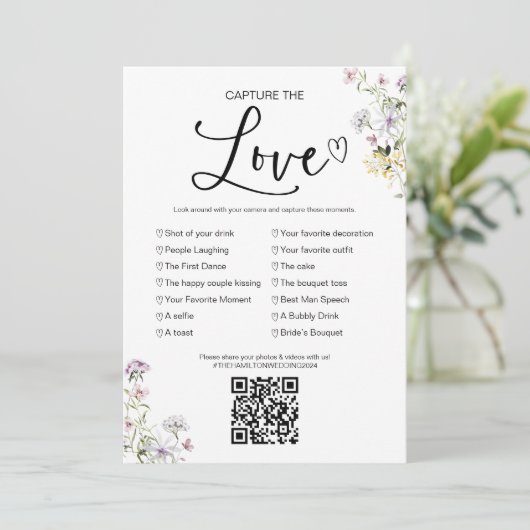 Capture the Liebe I Spy Wedding Game with QR Einladung (Stehend Vorderseite)