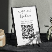 Capture the Liebe sign. Schwarz-weiße QR Code Hoch Poster