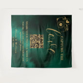 Capture The Love Emerald Green & Gold QR Backdrop Wandteppich (Vorderseite (Horizontal))