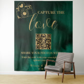 Capture The Love Emerald Green & Gold QR Backdrop Wandteppich (Beispiel)