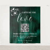 Capture The Love Emerald Green QR Backdrop Wandteppich (Vorderseite)