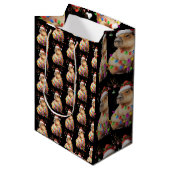 Capybara Animal Lover Christmas Lights Cappy Xmas Mittlere Geschenktüte (Vorderseite Schrägansicht)