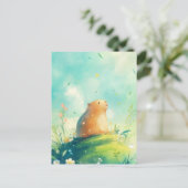 Capybara auf einem Hügel mit fallenden Blütenblätt Postkarte (Stehend Vorderseite)