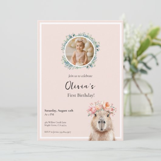 Capybara Birthday Invitation • Cute First Birthday (Stehend Vorderseite)