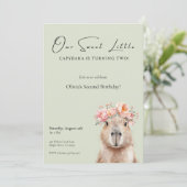 Capybara Birthday Invitation • Little One (Stehend Vorderseite)