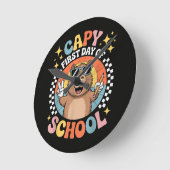 Capybara Froher erster Schultag Runde Wanduhr (Winkel)