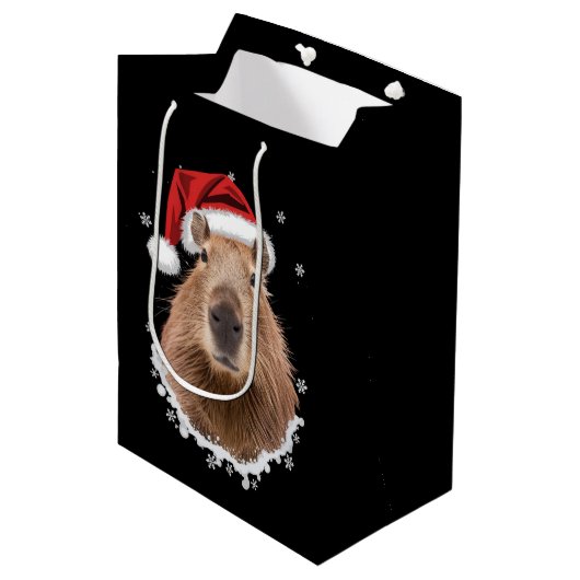 Capybara Funny Christmas Mittlere Geschenktüte (Vorderseite Schrägansicht)