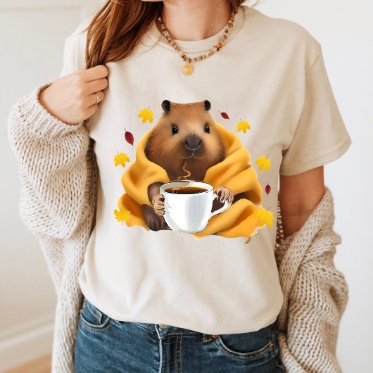 Capybara in einer gemütlichen Blanketeküle und bei T-Shirt