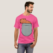 Capybara in Ihrer Pocket Capybara T-Shirt (Vorne ganz)
