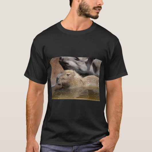Capybara in Wasser T-Shirt (Vorderseite)