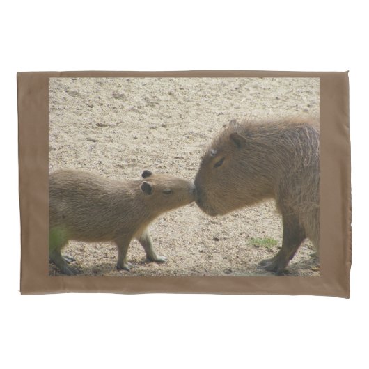 Capybara Mama und Baby Kissenbezug (Vorderseite)