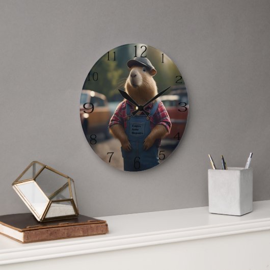 "Capybara Mechanic: Fett, Gänge und gute Roben" Große Wanduhr (Büro)