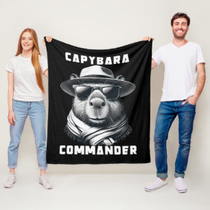 Capybara mit Sonnenbrille Capy Kommandant Fleecedecke