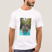 Capybara mit Sonnenbrille im T - Shirt (Vorderseite)