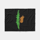 Capybara On Crocodile Capy Alligator Rodent Men Wo Fleecedecke (Vorderseite (Horizontal))