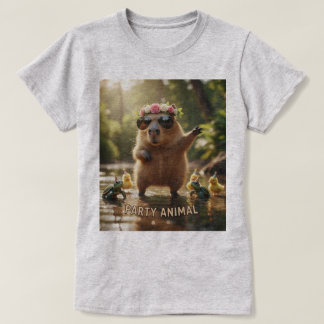 Capybara Party Animal: Süßes und Lustiges Design T-Shirt