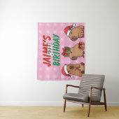 Capybara Rosa Weihnachtsfeier Geburtstag Wandteppich (Beispiel)