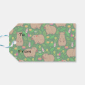 Capybara Sketch mit Frühlingsblumen auf Grün Geschenkanhänger (Rückseite Horizontal)