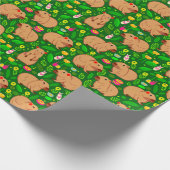 Capybara Sketch mit Frühlingsblumen auf Grün Geschenkpapier (Ecke)