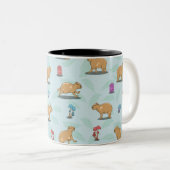 Capybara und Pilzmuster Zweifarbige Tasse (VorderseiteRechts)