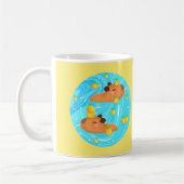 Capybaras in Wasser mit Orangen Kaffeetasse (Links)
