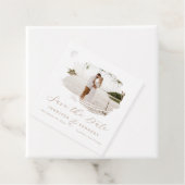 Caramel Beige Romantischer Rahmen Save the Date ge Geschenkanhänger (Beispiel)