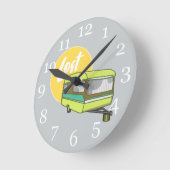 Caravan Lost Summer Holiday Runde Wanduhr (Winkel)