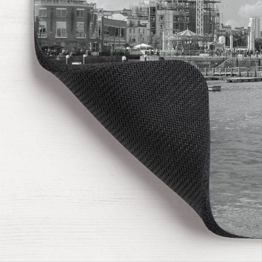 Cardiff Bay, Cardiff, Wales - Schwarz und Weiß Mousepad (Ecke)