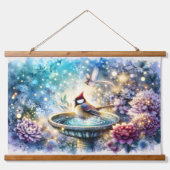 Cardinal at Birdbath Dreamy Garden Ar Wandteppich Mit Holzrahmen (Vorne)