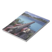 CARIBBEAN, St. Barts, Connon, die in die Bucht von Notizblock (Rotiert)