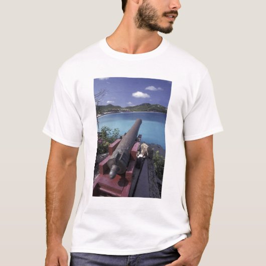CARIBBEAN, St. Barts, Connon in die Bucht von T-Shirt (Vorderseite)