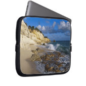 Caribbean, St. Martin, Cliffs am Strand von Cupeco Laptopschutzhülle (Vorne Rechts)