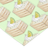 Carlota de Limón Limon Icebox Cake Slice Tischdecke (Schrägansicht)