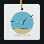Carmel by Sea California Sea Gull over Beach Keramikornament<br><div class="desc">Keramik mit 2-dimensionalem Seemannsbild,  das mit Wellen über den Strand fliegt. Carmel-by-the-Sea,  Kalifornien in Drehbuch am Boden.</div>