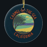 Carmel-by-the-Sea California Retro gestört Keramik Ornament<br><div class="desc">Carmel-by-the-Sea im Vektorkunststil. Carmel-by-the-Sea ist eine kleine Strandstadt auf der kalifornischen Halbinsel Monterey. Es ist bekannt für die Museen und die Bibliothek der historischen Carmel Mission.</div>