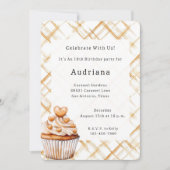 Carmel Cream Hearts Cupcake Birthday Einladung (Vorderseite)