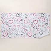 Carmin Red Gray Happy Hearts Muster Strandtuch (Vorderseite)