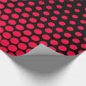Carmine Red Polka Dot Modern Black Geschenkpapier (Ecke)