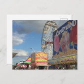 Carnival Midway mit Sno Cone steht im Vordergrund Postkarte (Vorne/Hinten)