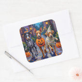 Carolina Trick-or-Treating in Halloween-Kostüm Quadratischer Aufkleber (Umschlag)