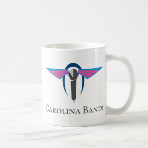 Carolina versieht Kaffee-Tasse mit einem Band Kaffeetasse