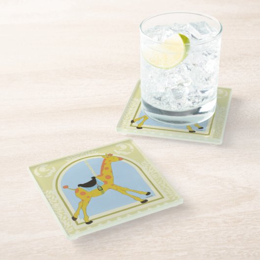 Carousel Giraffe von June Erica Vess Glasuntersetzer (Schrägansicht)
