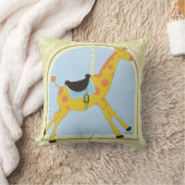Carousel Giraffe von June Erica Vess Kissen (Decke)