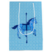 Carousel Horse - Cobalt und Sky Blue Mittlere Geschenktüte (Rückseite)