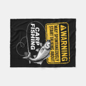 Carp Fishing Design For Men Funny Catfish And Carp Fleecedecke (Vorderseite (Horizontal))