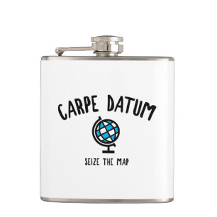 Carpe Datum Seize der Karte Flachmann
