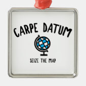 Carpe Datum Seize der Karte Ornament Aus Metall (Vorne)