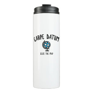 Carpe Datum Seize der Karte Thermosbecher