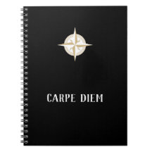 Carpe Diem auf Schwarz mit Gold White Compass